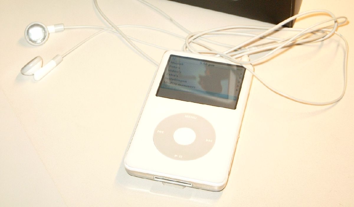 White iPod Video (5th generation, 2005) with 30GB storage and 2.5-inch color display capable of video playback