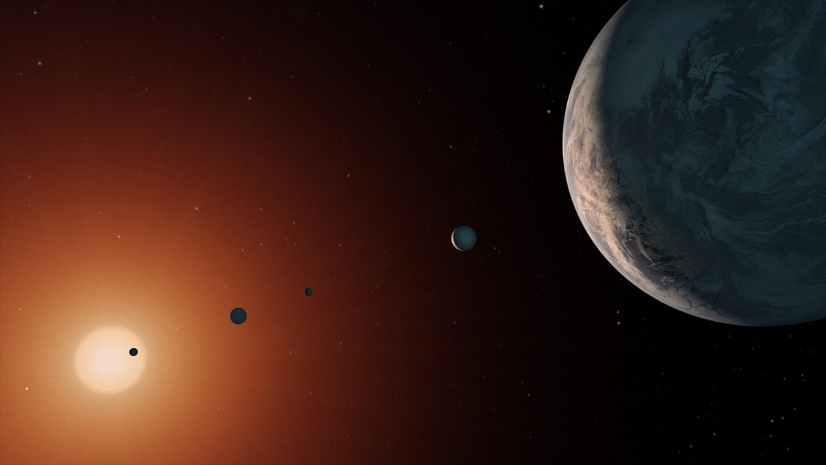 Artist's concept of the TRAPPIST-1 system - Earth-sized planets orbiting an ultra-cool red dwarf star. Red dwarfs like this are among the prime host stars a new 2026 study identifies for hunting Dyson spheres (illustration: NASA/JPL-Caltech; representative image, not from the study).