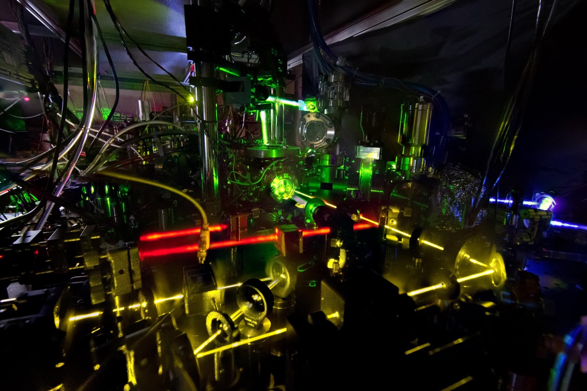 A NIST ytterbium optical lattice atomic clock with visible laser beams - the precision-timekeeping frontier that the new thorium-229 nuclear clocks aim to extend