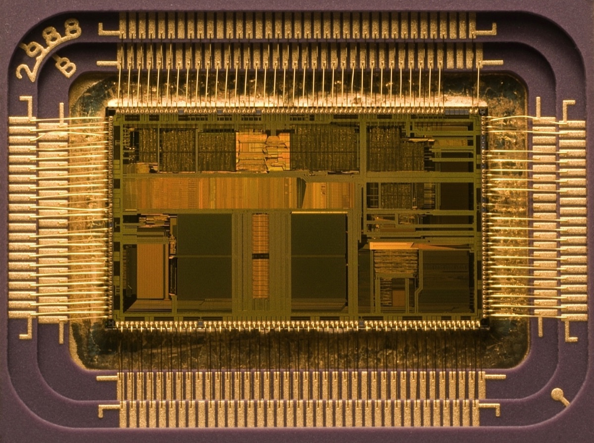 Close-up of a silicon microchip die, a representative illustration of the semiconductor chip Harvard researchers repurposed to synthesize DNA (not the actual research chip)