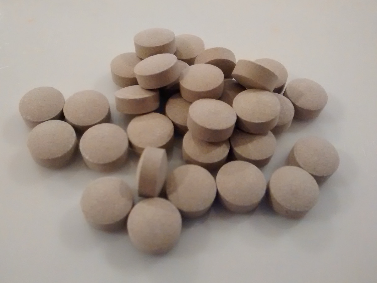 A bottle of white oral tablets, illustrating the new generation of once-daily GLP-1 pills for type 2 diabetes and weight loss